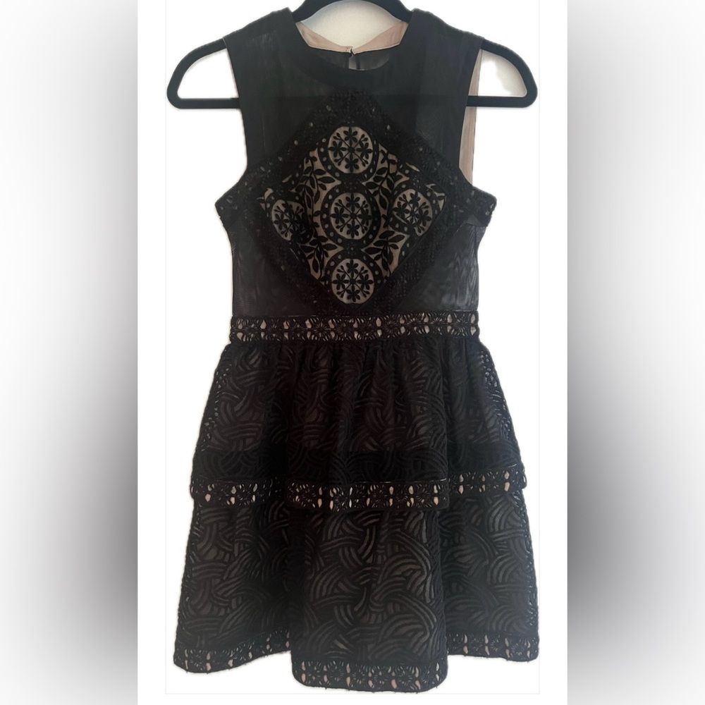 BCBG MaxAzria Joselyn Black
Illusion Lace Cocktail Party Mini Dress
SZ 0 - Picture 2 of 8